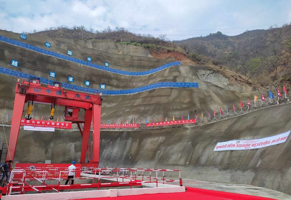 भौतिक मन्त्रालयले ४० रुग्ण ठेक्का तोड्यो,  निर्माण व्यवसायीका कारण २३५ ठेक्का रुग्ण बनेको देखिएको छ l